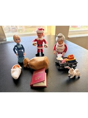 2004 Memory Lane Santa Claus Is Comin’ to Town Rankin/Bass Figure Accessory Lot